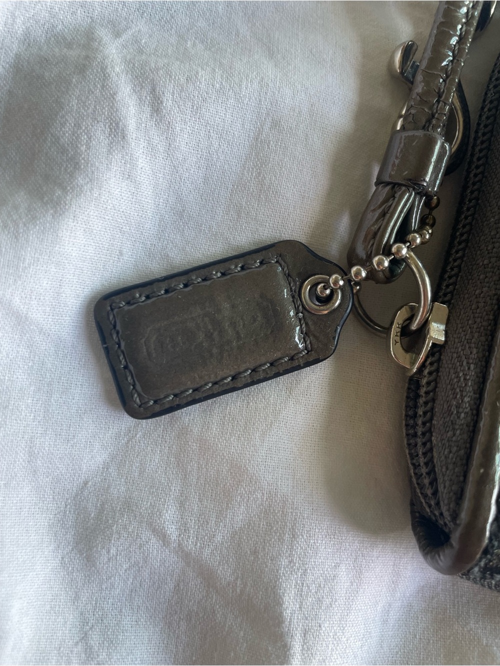 Vintage Y2K Coach Shimmery Metallic Gray & Black Ocelot Print Zip Around Wallet - Picture 3 of 9